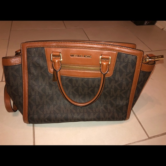 Michael Kors hand bag - Picture 3 of 4